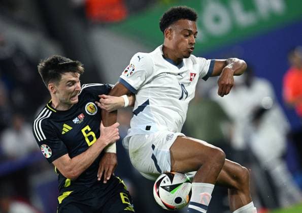 Fußball EURO 2024 Scotland - Switzerland 8712071 19.06.2024 Scotland s Kieran Tierney, left, and Switzerland s Dan Ndoye struggle for a ball during the UEFA EURO, EM, Europameisterschaft,Fussball 2024 Group A soccer match between Scotland and Switzerland at the Cologne Stadium in Cologne, Germany. Alexey Filippov Sputnik Cologne Germany  Copyright: xAlexeyxFilippovx