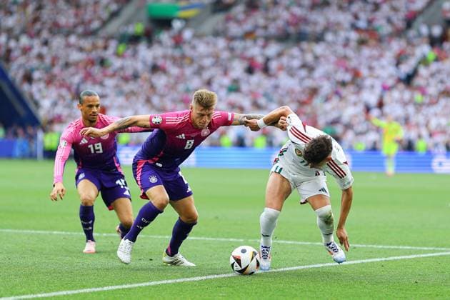 2024.06.19 Stuttgart Pilka nozna Reprezentacja Mistrzostwa Europy EURO 2024 Niemcy Niemcy - Wegry N z Toni Kroos Milos Kerkez Foto Pawel Andrachiewicz PressFocus 2024.06.19 Stuttgart Football European Championships 2024 EURO 2024 Germany Germany - Hungary Toni Kroos Milos Kerkez Credit: Pawel Andrachiewicz PressFocus NEWSPIX.PL --- Newspix.pl  20240619_xPF_PA121
