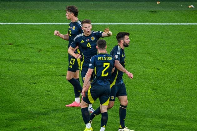 240619 EURO2024 SCOTLAND VS SWITZERLAND Scott McTominay (4) of Scotland scores 1-0 and Scotland celebrates during a soccer game between the national teams of Scotland and Switzerland on the 2nd matchday in Group A in the group stage of the UEFA EURO, EM, Europameisterschaft,Fussball 2024 tournament , on Wednesday 19 June 2024 in Cologne , Germany . PHOTO SPORTPIX Stijn Audooren Cologne Cologne Stadium Germany  Copyright: xSportpix.bex xStijnxAudoorenxStijnxAudoorenx