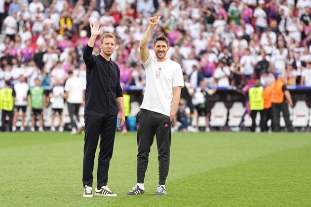 Julian Nagelsmann (Trainer Deutschland) winkt seiner Freundin nach dem 2.Gruppenspiel der Europameisterschaft Deutschland - Ungarn am 19.06.2024. Stuttgart Stuttgart Arena Baden-Württemberg Deutschland