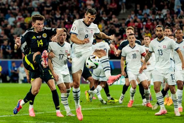 UEFA EURO, EM, Europameisterschaft,Fussball 2024: Schottland - Schweiz; 19.06.2024 Remo Freuler (Schweiz, 8), Billy Gilmour (Schottland, 14). UEFA EURO 2024: Schottland - Schweiz; Stadion Köln, Köln am 19.06.2024 Copyright: xBEAUTIFULxSPORTS Meuselx