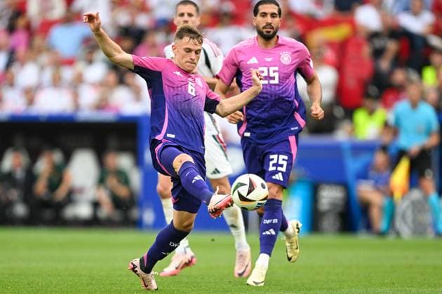 EM 2024: Deutschland - Ungarn am 19.06.2024 in der MHPArena in Stuttgart Joshua Kimmich (Deutschland) am Ball.
