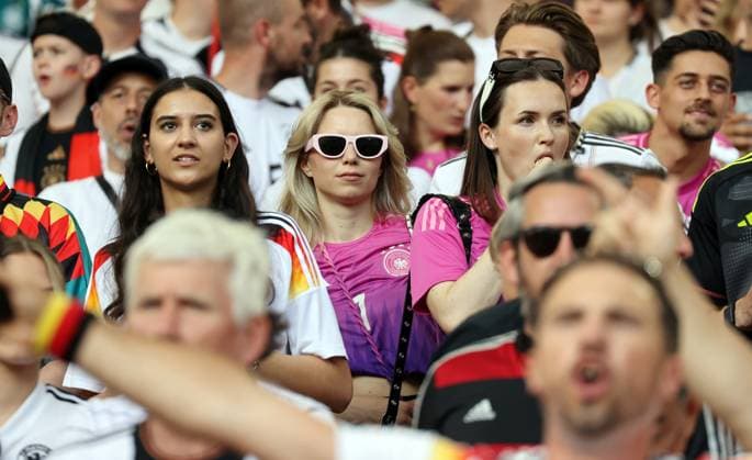 19.06.24 Deutschland - Ungarn Deutschland, Stuttgart, 19.06.2024, Fussball, UEFA EURO, EM, Europameisterschaft,Fussball 2024, Deutschland - Ungarn: Anika Bissel Freundin von Manuel Neuer (Deutschland).