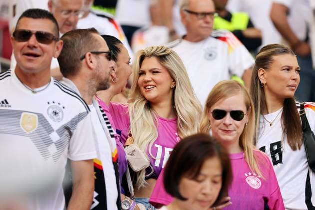 19.06.24 Deutschland - Ungarn Deutschland, Stuttgart, 19.06.2024, Fussball, UEFA EURO, EM, Europameisterschaft,Fussball 2024, Deutschland - Ungarn: Lea Prinz Freundin Maximilian Mittelstädt (Deutschland) mit Freundin Lea Prinz.