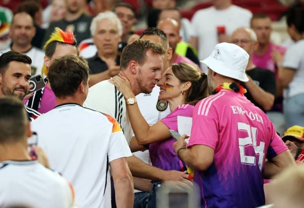 19.06.24 Deutschland - Ungarn Deutschland, Stuttgart, 19.06.2024, Fussball, UEFA EURO, EM, Europameisterschaft,Fussball 2024, Deutschland - Ungarn: Julian Nagelsmann (Trainer Deutschland) mit Freundin Lena Wurzenberger.