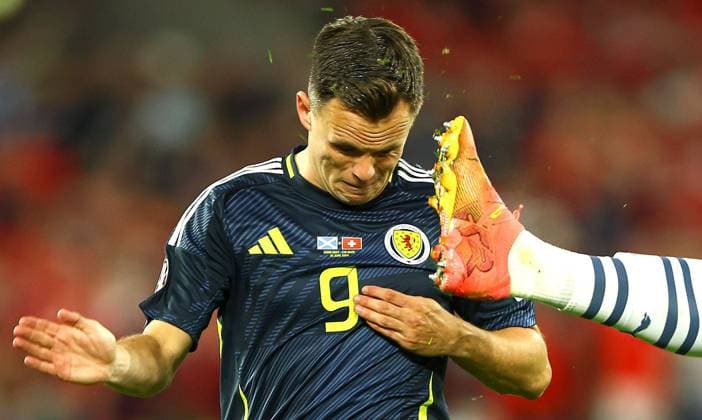 Bilder des Jahres 2024, Sport 06 Juni Lawrence Shankland of Scotland nearly takes a boot to the face from Manuel Akanji of Switzerland Scotland v Switzerland, UEFA European Championship, EM, Europameisterschaft 2024, Group A, Football, Cologne Stadium, Cologne, Germany, 19 Jun 2024 EDITORIAL USE ONLY No use with unauthorised audio, video, data, fixture lists, club league logos or live services. Online in-match use limited to 120 images, no video emulation. No use in betting, games or single club league player publications.  Copyright: xKieranxMcManus Shutterstockx 14543653gi