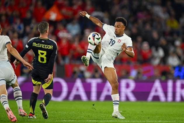 Dan Ndoye (Switzerland)Callum McGregor (Scotland) during the UEFA EURO, EM, Europameisterschaft,Fussball Germany 2024 match between Switzerland 1-1 Scotland at Cologne Stadium on June 19, 2024 in Cologne, Germany. Noxthirdxpartyxsales  (256971257)