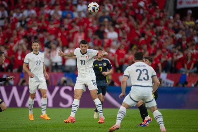 XHAKA Granit (SUI) Aktion, Einzelaktion, Kopfball, Gruppenphase Gruppe A Schottland (SCO) - Schweiz (SUI) 1:1 am 19.06.2024 Stadion Koeln, Cologne Stadium, Fussball UEFA EURO, EM, Europameisterschaft,Fussball 2024 GERMANY vom 14.06.2024 - 14.07.2024. Â