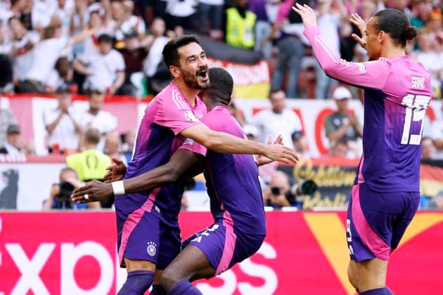 Sport Bilder des Tages GUENDOGAN Ilkay Kapitaen Team Deutschland jubelt nach seinem Tor zum 2 : 0 Endstand mit RUEDIGER Antonio und SANE Leroy UEFA Fussball Europameisterschaften 2024 in Deutschland Spiel Deutschland - Ungarn 2 : 0 am 19.06. 2024 in Stuttgart DFL REGULATIONS PROHIBIT ANY USE OF PHOTOGRAPHS as IMAGE SEQUENCES and or QUASI-VIDEO Copyright: xLacixPerenyix