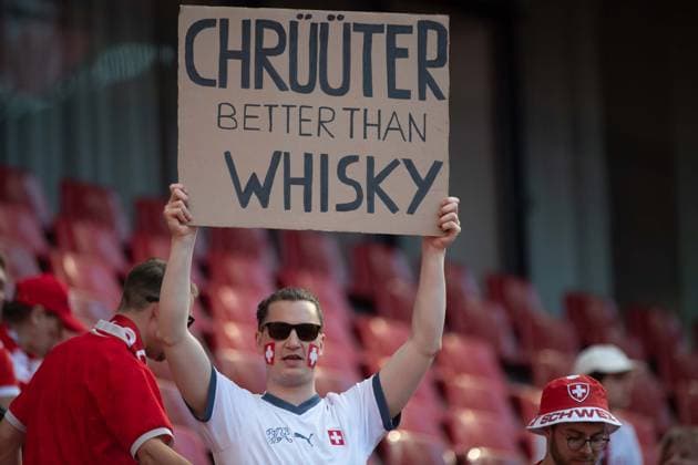 Schweizer Fan mit Plakat Chrueueter Chrüüter better than Whisky, allgemein, feature, Randmotiv, Symbolfoto Gruppenphase Gruppe A Schottland (SCO) - Schweiz (SUI) 1:1 am 19.06.2024 Stadion Koeln, Cologne Stadium, Fussball UEFA EURO, EM, Europameisterschaft,Fussball 2024 GERMANY vom 14.06.2024 - 14.07.2024. Â