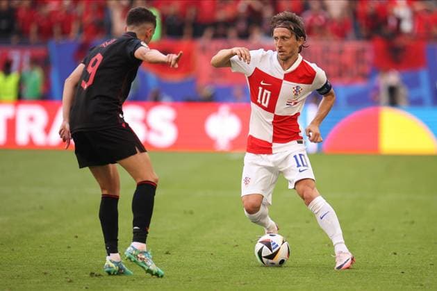UEFA EURO, EM, Europameisterschaft,Fussball 2024: Croatia Vs Albania in Germany - 19 Jun 2024 Luka Modri? (R) of Croatia and Jasir Asani (L) of Albania seen in action during the UEFA Euro 2024 group stage match between Croatia and Albania at Volksparkstadion. Final score; Croatia 2:2 Albania. Hamburg Germany Copyright: xSergeixMikhailichenkox xSOPAxImagesx Mikhailichenko_Cro-Alb27
