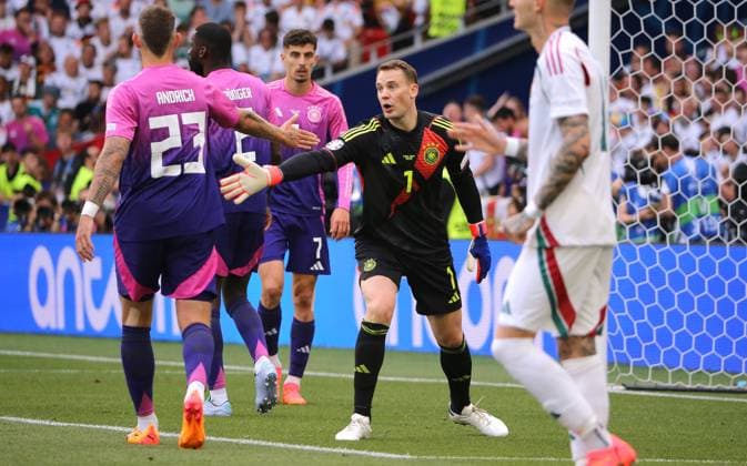 BAU 19.06.2024 Stuttgart Fußball EM 2024 Deutschland vs. Ungarn, Manuel Neuer (GER, Mitte)