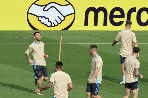 Argentina s forward Lionel Messi (L) and teammates during a training session ahead the match against Canada for the Copa America USA 2024, group A, groupe stage, at Kennesaw University Sports Field, near Atlanta city, on June 19, 2024. KENNESAW UNITED STATES Copyright: xALEJANDROxPAGNIx