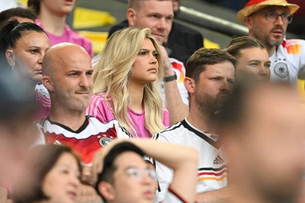 EM 2024: Deutschland - Ungarn am 19.06.2024 in der MHPArena in Stuttgart Anika Bissel, Frau von Torwart Manuel Neuer (Deutschland).