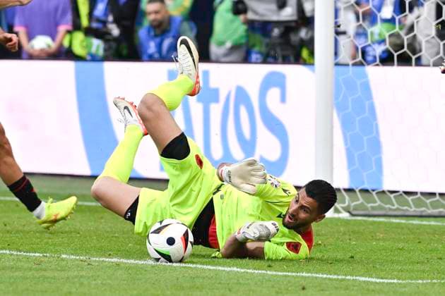 GER, Euro 2024, Group B, Kroatien (HRV) vs Albanien (ALB) 19.06.2024, Volksparkstadion, GER, Euro 2024, Group B, Kroatien (HRV) vs Albanien (ALB) im Bild Einzelaktion Querformat Torhueter Thomas Strakosha (ALB 23)