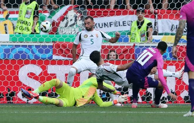 Jamal Musiala erzielt das Tor zum 1:0 gegen Torwart Peter Gulacsi, Attila Fiola, Dominik Szoboszlai Zweikampf Spielszene Aktion Fußball Fussball Europameisterschaft Euro 2024 EM Herren Saison 2023 2024 19.06.2024 Deutschland GER vs. Ungarn HUN in Stuttgart DFL regulations prohibit any use of photographs as image sequences and or quasi-video.