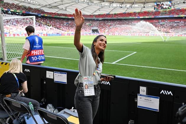 Lea Wagner (ARD Sportschau Moderatorin) 19.06.2024, Fussball Europameisterschaft 2024, Vorrunde, 2. Spieltag Deutschland - Ungarn 2:0 Stuttgart MHP Arena Baden-Württemberg Deutschland *** Lea Wagner ARD Sportschau Moderator 19 06 2024, European Football Championship 2024, Preliminary round, 2 Matchday Germany Hungary 2 0 Stuttgart MHP Arena Baden Württemberg Germany Team2