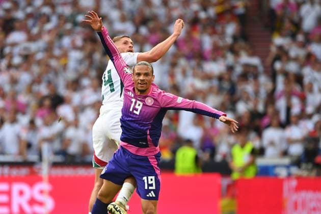 Leroy Sane (GER), Aktion,Zweikampf gegen Marton DARDAI (HUN). Gruppenphase Gruppe A Deutschland (GER) - Ungarn (HUN) 2-0 am 19.06.2024, Stuttgart Arena. Fussball UEFA EURO, EM, Europameisterschaft,Fussball 2024 GERMANY vom 14.06.2024 - 14.07.2024.