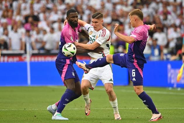 Antonio Ruediger (GER) und Joshua KIMMICH (GER), Aktion,Zweikampf gegen Roland SALLAI (HUN). Gruppenphase Gruppe A Deutschland (GER) - Ungarn (HUN) 2-0 am 19.06.2024, Stuttgart Arena. Fussball UEFA EURO, EM, Europameisterschaft,Fussball 2024 GERMANY vom 14.06.2024 - 14.07.2024.
