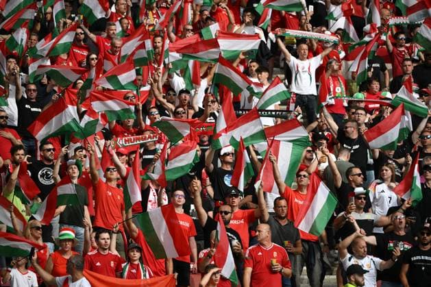Stimmung vor dem Anpfiff bei den ungarischen Fans 19.06.2024, Fussball Europameisterschaft 2024, Vorrunde, 2. Spieltag Deutschland - Ungarn 2:0 Stuttgart MHP Arena Baden-Württemberg Deutschland