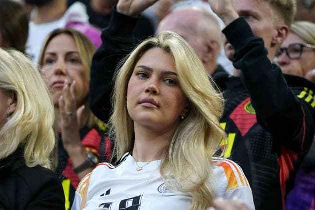 EURO 2024, Fussball, UEFA EURO, EM, Europameisterschaft,Fussball 2024, EM 2024, Gruppenphase, Gruppe A, Deutschland-Ungarn, 19.06.2024, Stuttgartarena Stuttgart Lea Prinz Freundin von Maximilian Mittelstädt Deutschland, Aktion, Einzelbild