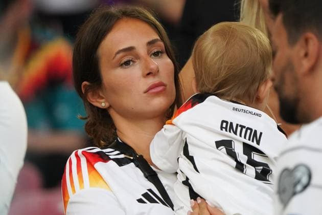 EURO 2024, Fussball, UEFA EURO, EM, Europameisterschaft,Fussball 2024, EM 2024, Gruppenphase, Gruppe A, Deutschland-Ungarn, 19.06.2024, Stuttgartarena Stuttgart Jenny Anton, Frau von Waldmar Anton Deutschland, Aktion, Einzelbild