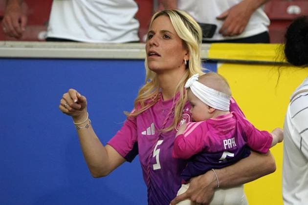 EURO 2024, Fussball, UEFA EURO, EM, Europameisterschaft,Fussball 2024, EM 2024, Gruppenphase, Gruppe A, Deutschland-Ungarn, 19.06.2024, Stuttgartarena Stuttgart Sina Groß, Frau von Pascal Gr0ß Deutschland, Aktion, Einzelbild