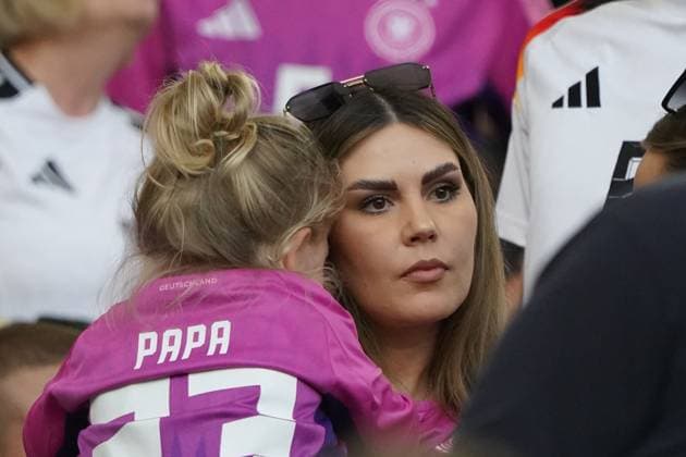 EURO 2024, Fussball, UEFA EURO, EM, Europameisterschaft,Fussball 2024, EM 2024, Gruppenphase, Gruppe A, Deutschland-Ungarn, 19.06.2024, Stuttgartarena Stuttgart Alicia Andrich Frau von Robert Andrich Deutschland, Aktion, Einzelbild