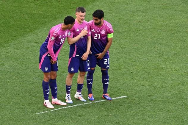19.06.2024, xjhx, Fussball EM 2024, Deutschland - Ungarn emspor, v.l. Jamal Musiala (Deutsche Fussball Nationalmannschaft DFB), fb17, Ilkay Gündogan (Deutsche Fussball Nationalmannschaft DFB) (UEFA REGULATIONS PROHIBIT ANY USE OF PHOTOGRAPHS as IMAGE SEQUENCES and or QUASI-VIDEO) Stuttgart