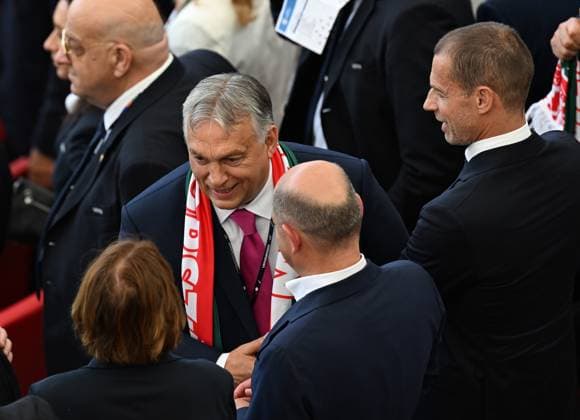 19.06.2024, xjhx, Fussball EM 2024, Deutschland - Ungarn emspor, v.l. Britta Ernst (SPD Politikerin, Ehefrau von Olaf Scholz) , Viktor Orban, Ministerpräsident von Ungarn, Bundeskanzler Olaf Scholz (SPD), UEFA Praesident Aleksander Ceferin (UEFA REGULATIONS PROHIBIT ANY USE OF PHOTOGRAPHS as IMAGE SEQUENCES and or QUASI-VIDEO) Stuttgart