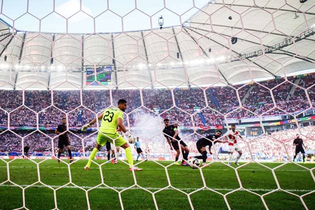 Tor zum 1:1 Andrej Kramaric (Kroatien, 09), Remote Hintertorkamera GER, Kroatien vs. Albanien, Fussball Europameisterschaft, UEFA EURO, EM, Europameisterschaft,Fussball 2024, Spieltag 2, 19.06.2024 GER, Kroatien vs. Albanien, Fussball Europameisterschaft, UEFA Euro 2024, Spieltag 2, 19.06.2024 Hamburg Copyright: xEibner-Pressefoto MarcelxvonxFehrnx EP_MFN