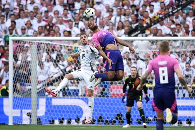 Jonathan Tah (Deutschland), Barnabas Varga (Ungarn), v.re. 19.06.2024, Fussball Europameisterschaft 2024, Vorrunde, 2. Spieltag Deutschland - Ungarn 2:0 Stuttgart MHP Arena Baden-Württemberg Deutschland