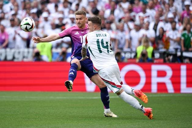 Maximilian Mittelstädt (Deutschland), Bendeguz Bolla (Ungarn), v.li. 19.06.2024, Fussball Europameisterschaft 2024, Vorrunde, 2. Spieltag Deutschland - Ungarn 2:0 Stuttgart MHP Arena Baden-Württemberg Deutschland