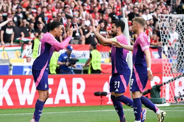 Jubel 1:0 v.li., Jamal Musiala (Deutschland), Ilkay Gündogan (Deutschland), Maximilian Mittelstädt (Deutschland) 19.06.2024, Fussball Europameisterschaft 2024, Vorrunde, 2. Spieltag Deutschland - Ungarn 2:0 Stuttgart MHP Arena Baden-Württemberg Deutschland