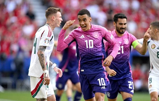 Fussball Euro 2024 Gruppe A 19.06.2024 Deutschland - Ungarn Jubel Deutschland; nach dem Tor zum 1-0 durch den Torschuetzen Jamal Musiala (mitte) und Ilkay Guendogan (re.) Enttaeuschung bei Bendeguz Bolla (li., Ungarn)