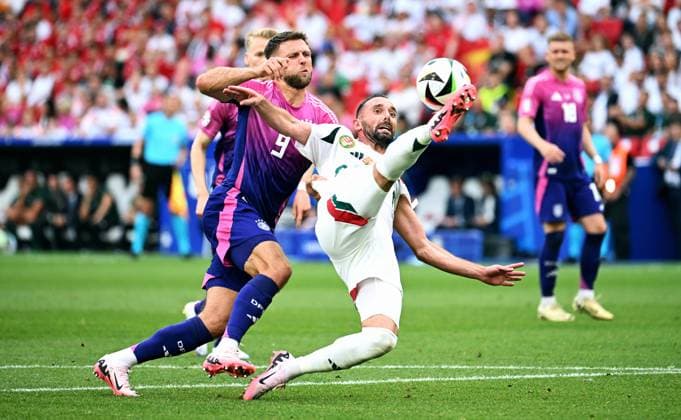 Fussball, Europameisterschaft, EURO 2024, Gruppe A, MHP-Arena Stuttgart: Deutschland - Ungarn 2:0; Niklas Füllkrug (GER), Attila Fiola (HUN). Aktion