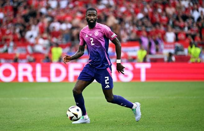 Fussball, Europameisterschaft, EURO 2024, Gruppe A, MHP-Arena Stuttgart: Deutschland - Ungarn 2:0; Antonio Rüdiger (GER). Aktion, Einzelbild.
