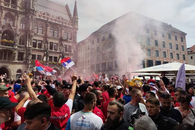 München, Bayern, Deutschland, 20.06.2024: Marienplatz: Fußball-EM 2024, Gruppe C, Slowenien - Serbien: Fans vor dem Spiel in der Münchner Innenstadt Copyright: xdtsxNachrichtenagenturx dts_40878