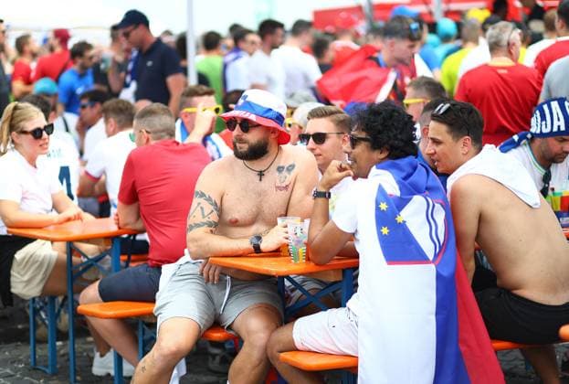 Fans of Slovenia seen ahead of the match Slovenia v Serbia, UEFA European Championship, EM, Europameisterschaft 2024, Group C, Football, Munich Football Arena, Munich, Germany, 20 Jun 2024 EDITORIAL USE ONLY No use with unauthorised audio, video, data, fixture lists, club league logos or live services. Online in-match use limited to 120 images, no video emulation. No use in betting, games or single club league player publications. Copyright: xMichaelxZemanek Shutterstockx 14543659h