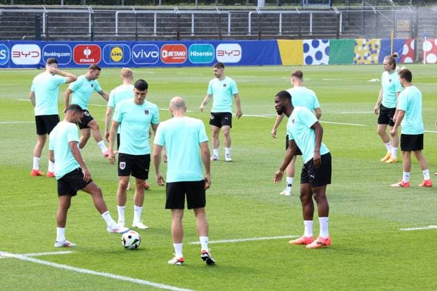 DEU, FIFA, EM-2024, Oestereicch Training, 20.06.2024, Amateurstadion von Hertha BSC, Berlin, DEU, FIFA, EM-2024, Oestereicch Training, im Bild Austria-Spielerkreis Foto: Juergen Engler nordphoto GmbH