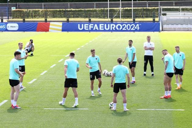 DEU, FIFA, EM-2024, Oestereicch Training, 20.06.2024, Amateurstadion von Hertha BSC, Berlin, DEU, FIFA, EM-2024, Oestereicch Training, im Bild Austria-Spielerkreis Foto: Juergen Engler nordphoto GmbH