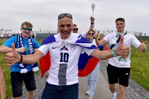 Munich, Germany, June 20st 2024: Slovenian Fans before the UEFA EURO, EM, Europameisterschaft,Fussball 2024 football match between Slovenia and Serbia at Munich Football Arena, Munich, Germany. (Igor Kupljenik SPP) Copyright: xIgorxKupljenikx xSPPx spp-en-IgKuSp-MMT_9656