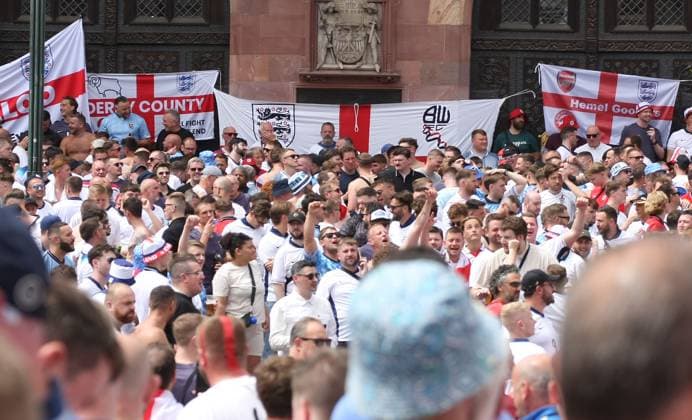 Fans vor dem Spiel der Fußball-Europameisterschaft EURO 2024 Dänemark-England in Frankfurt am Main , Hessen , Deutschland . Juni 20, 2024. Copyright: xx