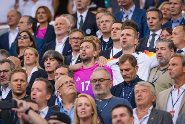 Stuttgart, Germany. 19th Jun 2024. Joachim Löw, Christoph Kramer und Per Mertesacker sing the national anthem Germany - Hungary Deutschland - Ungarn 19.06.2024 *** Stuttgart, Germany 19th Jun 2024 Joachim Löw, Christoph Kramer and Per Mertesacker sing the national anthem Germany Hungary Germany Hungary 19 06 2024