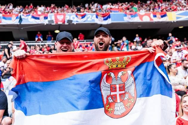 UEFA EURO 2024: Slowenien - Serbien; 20.06.2024 Fans von Serbien mit Flaggen UEFA EURO 2024: Slowenien - Serbien; Munich Football Arena, München am 20.06.2024 Copyright: xBEAUTIFULxSPORTS Wunderlx