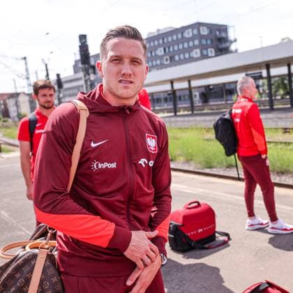 20.06.2024 HANNOVER, NIEMCY PILKA NOZNA (FOOTBALL) UEFA EURO, EM, Europameisterschaft,Fussball 2024 - CENTRUM TRENINGOWE REPREZENTACJI POLSKI - HANNOVER 96 ACADEMIE WYJAZD POCIAGIEM REPREZENTACJI POLSKI NA MECZ Z AUSTRIA DO BERLINA NZ PIOTR ZIELINSKI FOTO LUKASZ GROCHALA CYFRASPORT NEWSPIX.PL --- Newspix.pl Polish players travel to Berlin by train before the match against Austria POLAND OUT!  20240620CSLG0024