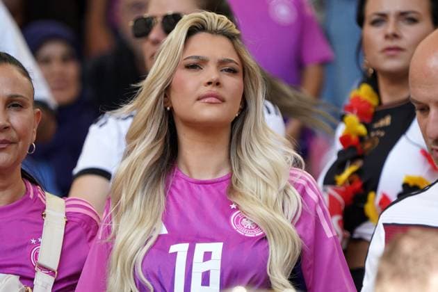 EURO 2024, Fussball, UEFA EURO, EM, Europameisterschaft,Fussball 2024, EM 2024, Gruppenphase, Gruppe A, Deutschland-Ungarn, 19.06.2024, Stuttgartarena Stuttgart Lea Prinz, Freundin Maximilian Mittelstädt Deutschland, Aktion, Einzelbild