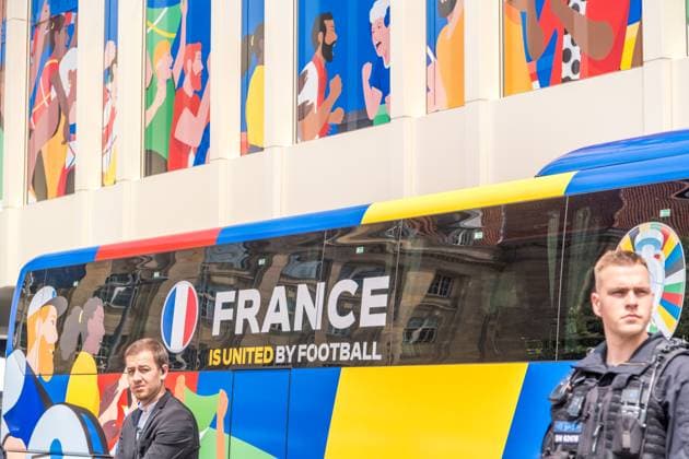 Ankunft der französischen Nationalmannschaft am Hyperion Hotel in Leipzig. Morgen wird die L equipe tricolore gegen Holland spielen. Nationaltrainer ist Didier Dechamps Ankunft Frankreich