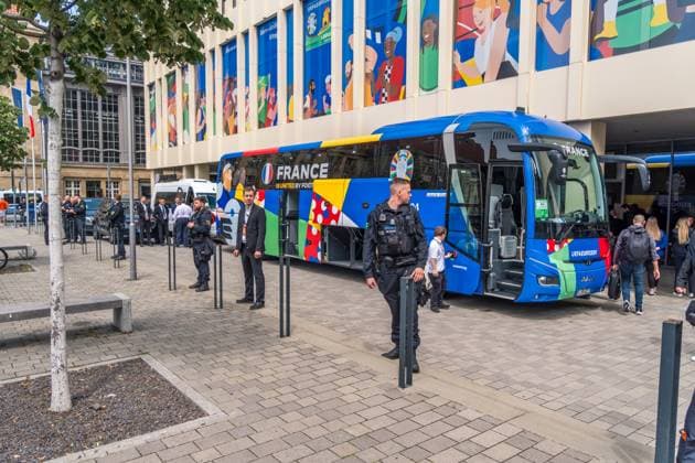Ankunft der französischen Nationalmannschaft am Hyperion Hotel in Leipzig. Morgen wird die L equipe tricolore gegen Holland spielen. Nationaltrainer ist Didier Dechamps Ankunft Frankreich