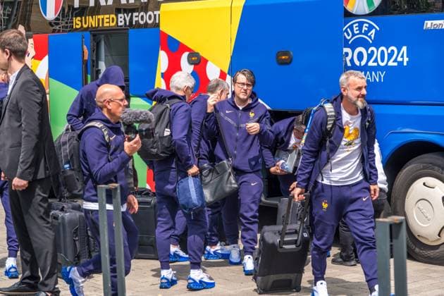Ankunft der französischen Nationalmannschaft am Hyperion Hotel in Leipzig. Morgen wird die L equipe tricolore gegen Holland spielen. Nationaltrainer ist Didier Dechamps Ankunft Frankreich